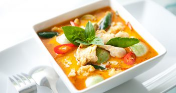 Chicken red curry with eggplants
