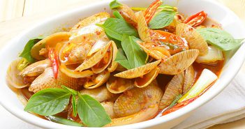 Stir-fried carpet clam with roasted chili paste